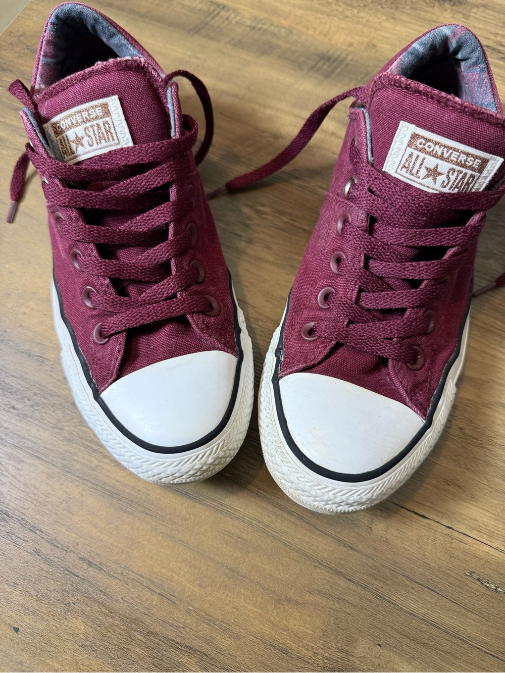Women’s Converse Chuck Taylor All Star Low Top Sneakers - Burgundy - 8